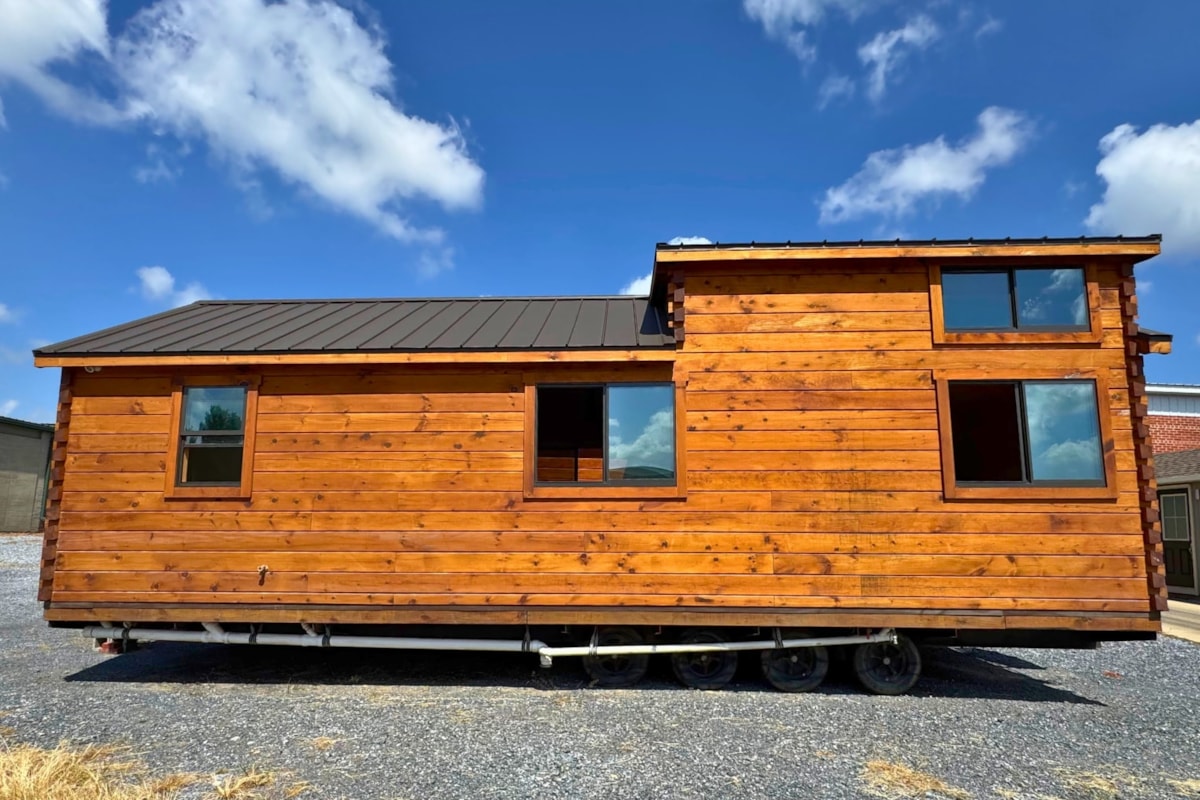 Pinecrest Log Cabin — $75,200 - Image 1 Thumbnail