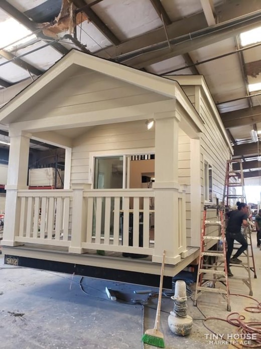 Brand New Move-In Ready Tiny Home 400 Sq' Plus 140 sq' loft. Full size appliance