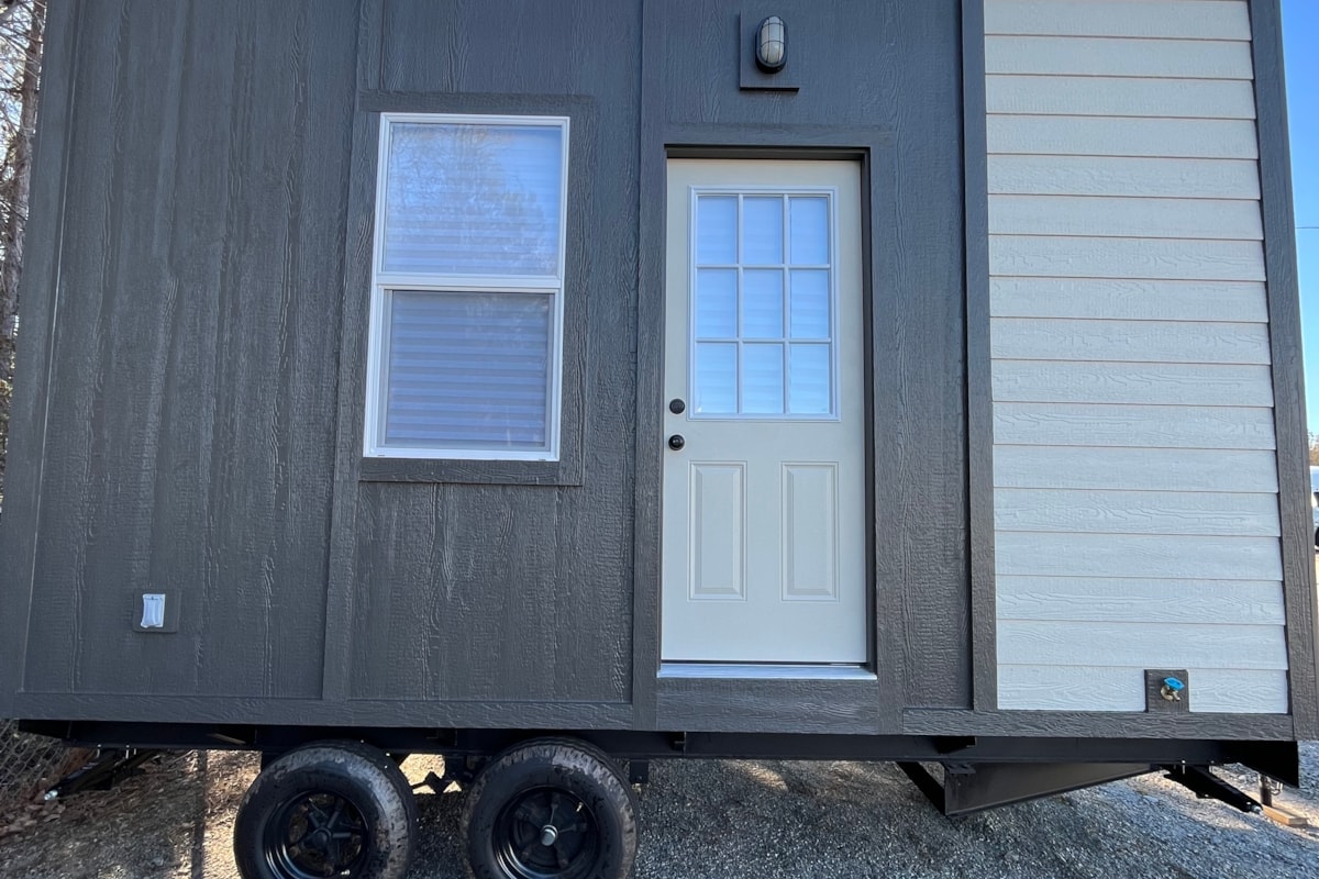 Brand New Tiny House on Wheels - Image 1 Thumbnail