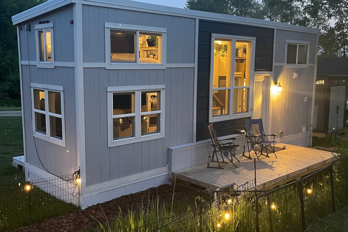 Bright & Airy 30’ Tiny Home built in 2020, RVIA Certified - Image 1 Thumbnail