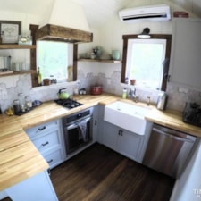 Bright and cozy 26 x 8.5 ft tiny home on wheels - Image 3 Thumbnail