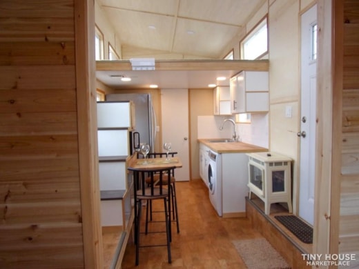 Bright and Cozy Living on Wheels