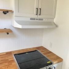 Bright and Spacious Tiny Home - Image 5 Thumbnail