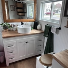 Bright and Spacious Tiny Home - Image 6 Thumbnail