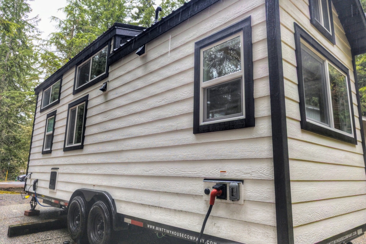 Bright Modern 26' Tiny House With Full Kitchen And Bathroom Ready To Live In - Image 1 Thumbnail
