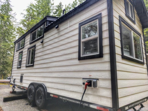 Bright Modern 26' Tiny House With Full Kitchen And Bathroom Ready To Live In