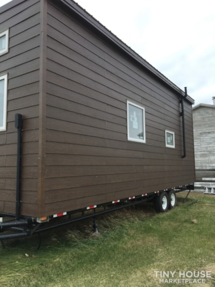 Built in 2019/2020. 300 sq ft. With Trailer.  - Image 2 Thumbnail