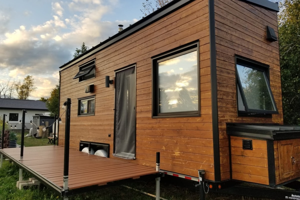 Cedar and poplar cabin on wheels - Image 1 Thumbnail