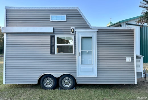 Charming 20' Tiny House on Wheels with Loft 