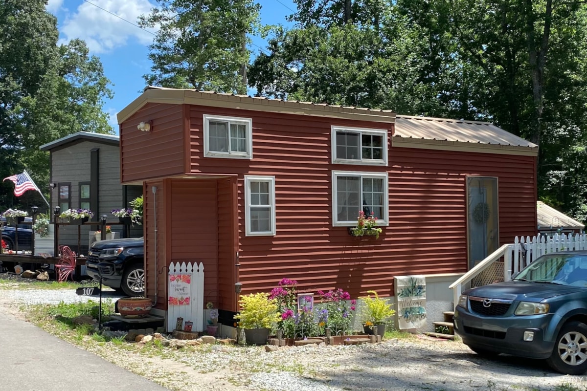 Charming custom built Tiny House with creek views  - Image 1 Thumbnail