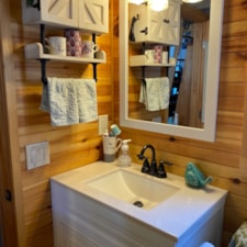 Charming custom built Tiny House with creek views  - Image 6 Thumbnail