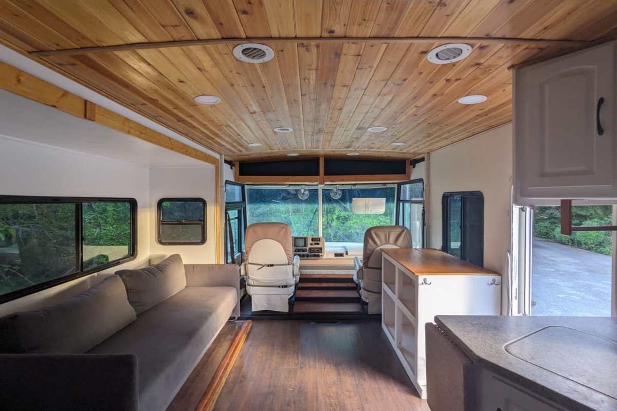 Charming Renovated 35 foot Class A RV  - Image 1 Thumbnail