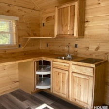 Adorable Tiny home cabin on 3/4 acre tucked in the woods in a gorgeous community - Image 6 Thumbnail