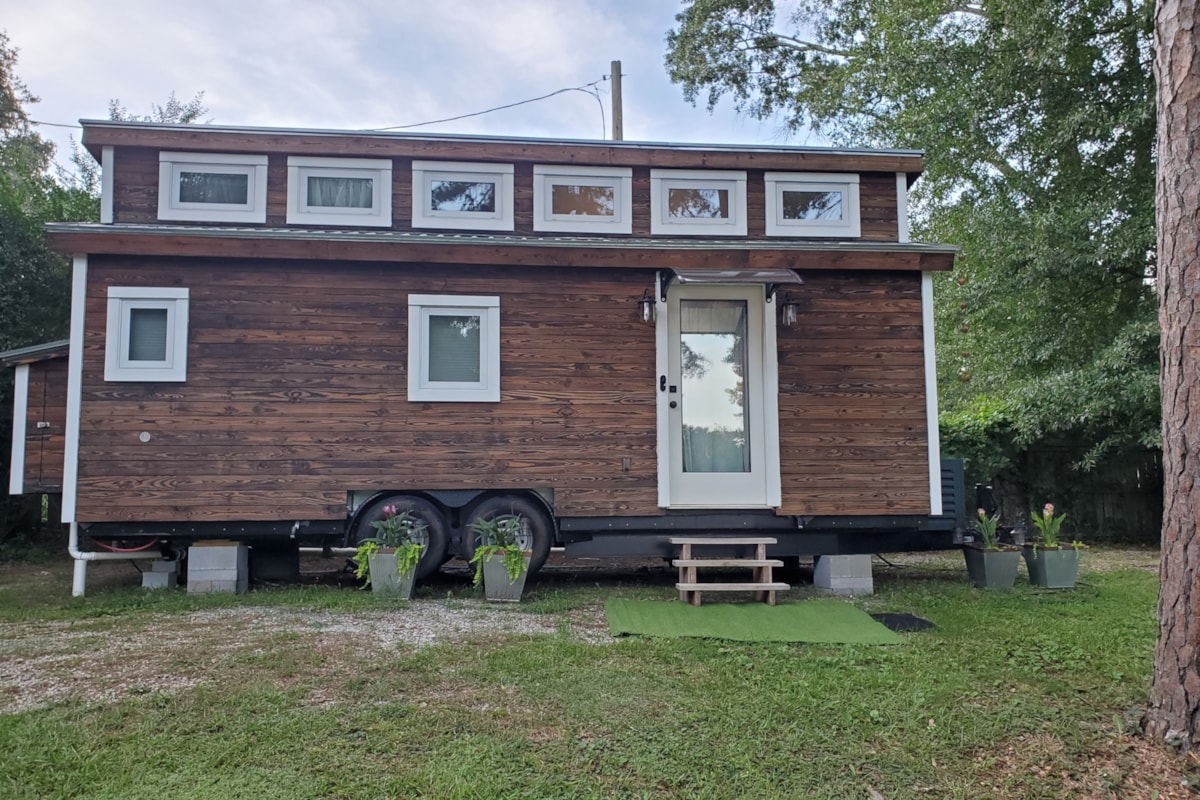 Charming Tiny House for Sale - Image 1 Thumbnail