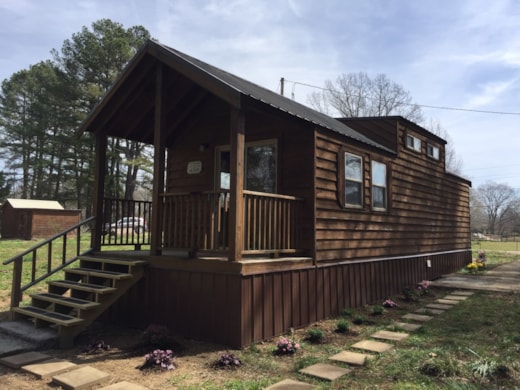 Country Cottage with acreage