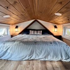 Country-Style Tiny Home on Wheels - Image 4 Thumbnail
