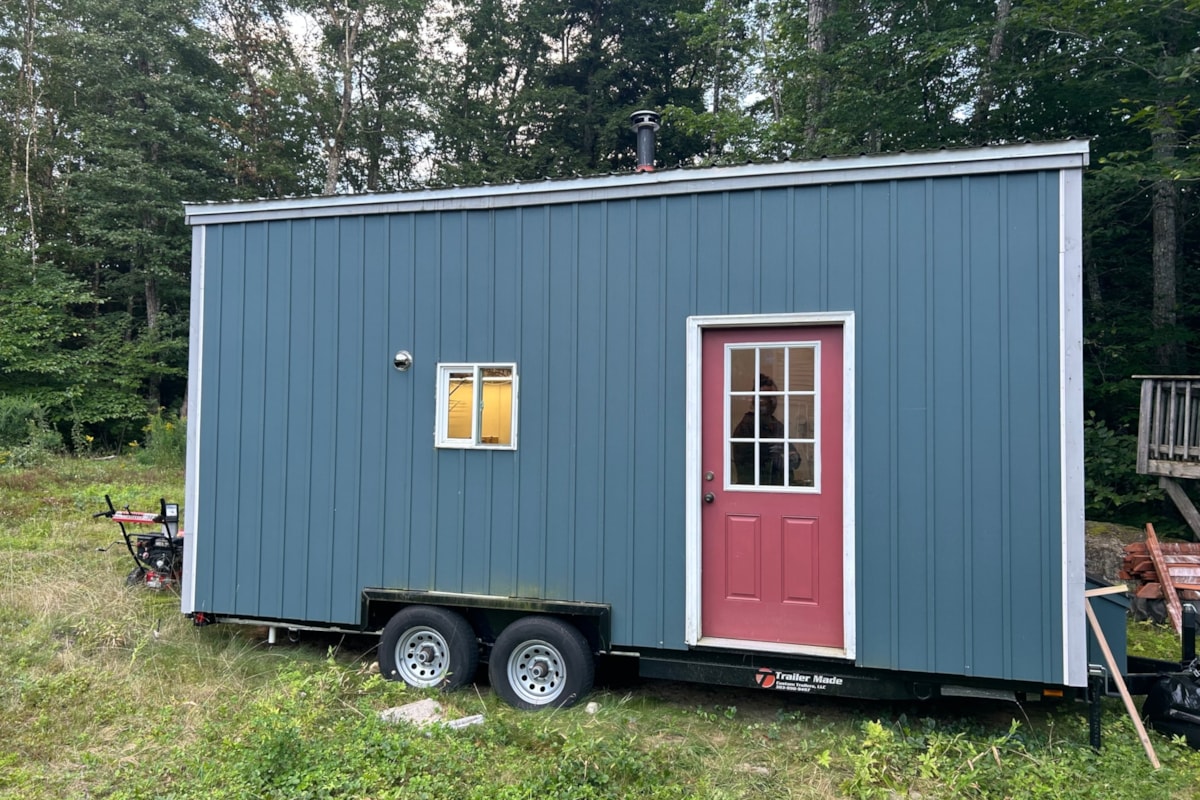 Cozy tiny home for sale  - Image 1 Thumbnail