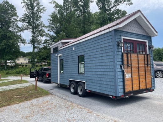 Custom built  cozy Tiny House 