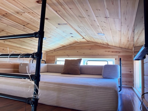 Custom Like New 2025 Tiny Home -Tile Shower, Mini-Split, Metal Roof, NOAH Cert