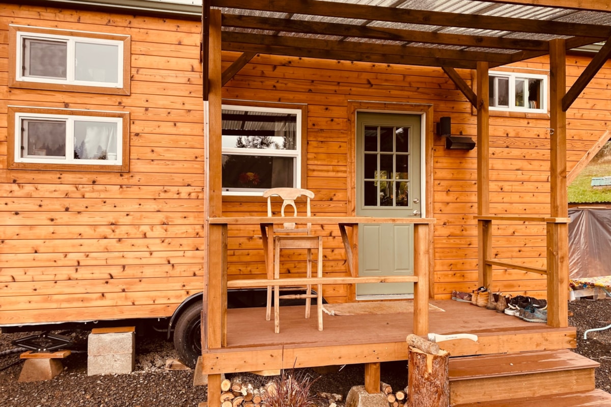 Custom Luxury Tiny House - Image 1 Thumbnail