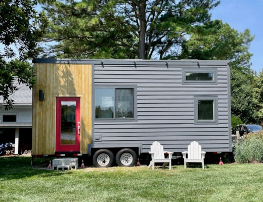 Custom mid-century modern / Scandinavian style 2 bed / 1 bath w/ roof deck!