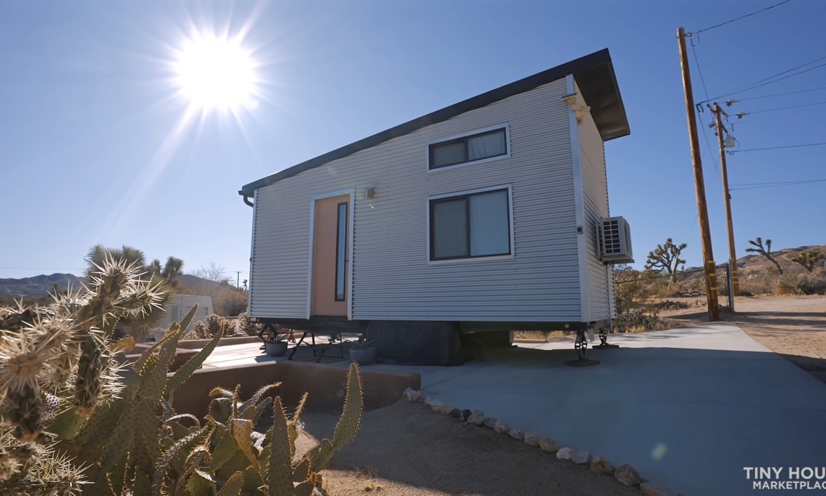 Custom Off-Grid Tiny House on Wheels: Solar Powered, Modern Design - Image 1 Thumbnail