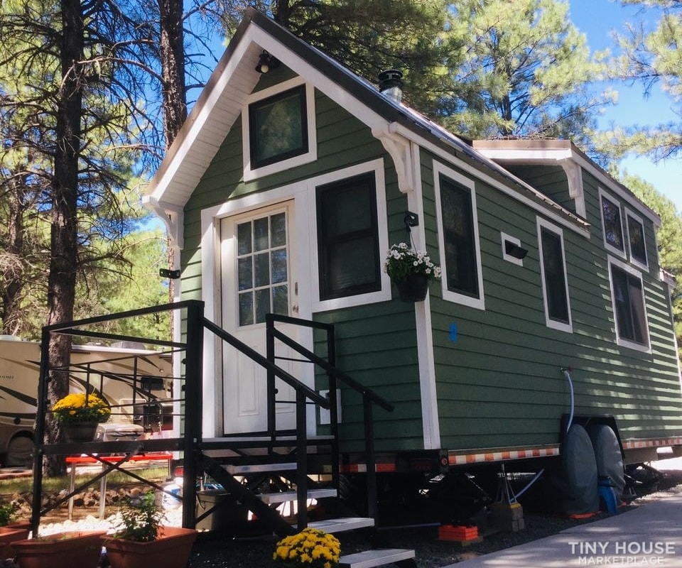 Tiny house on Wheels-Comes with everything(porch,skirt,jacks,powercord,heathose) - Image 1 Thumbnail