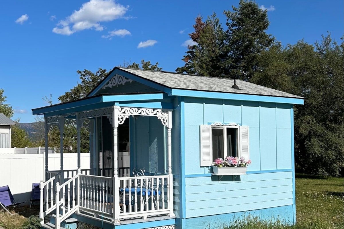 Cute Victorian Tiny House PRICE REDUCED! - Image 1 Thumbnail