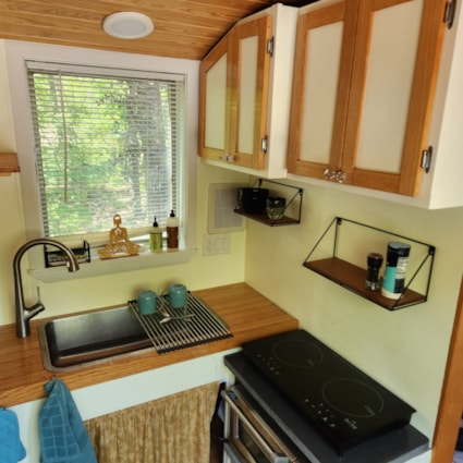 CUTEST TINY HOUSE, great for 2 or 1. living area, kitchen, full bath. for sale b - Image 2 Thumbnail