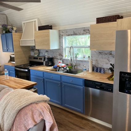 Discover the Perfect Tiny Home: Comfort, Style, and Functionality! - Image 2 Thumbnail