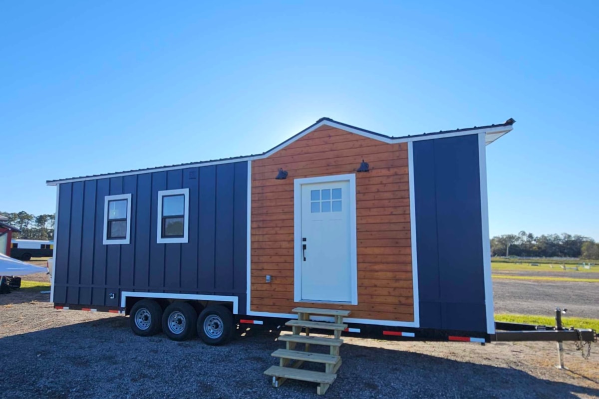 Downstairs Bedroom, full size kitchen and bathroom tiny home on wheels - Image 1 Thumbnail