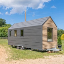 Eco-Luxe Tiny Home on Wheels: 194ft of Sustainable Elegance with Modern Comforts - Image 4 Thumbnail
