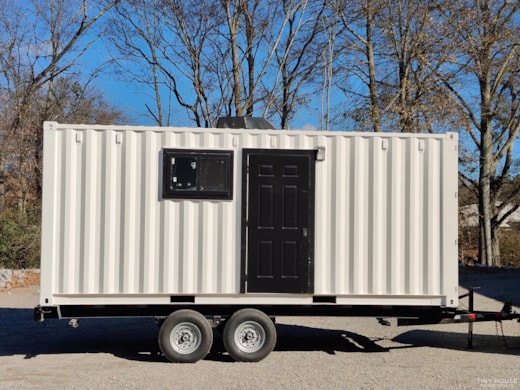 Evo CHOW (Container Home on Wheels)