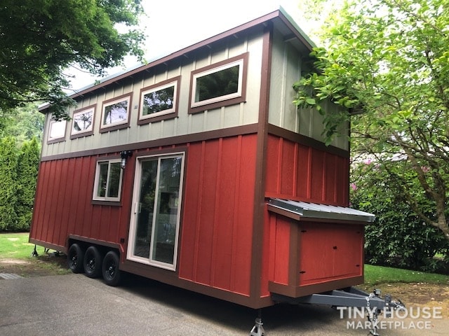https://images.tinyhomebuilders.com/images/marketplaceimages/exceptional-not-so-tiny-home-ready-BRZ60901J1-19-1600x1600.jpg?width=1200&mode=max