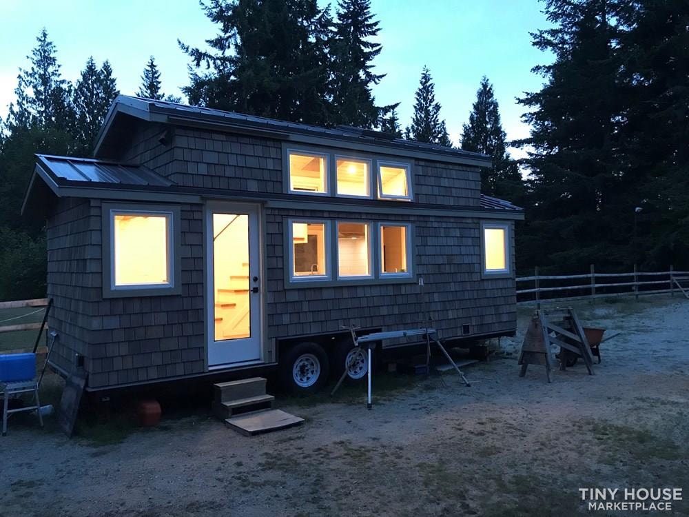 Exquisite Tiny Home on Wheels - Image 1 Thumbnail