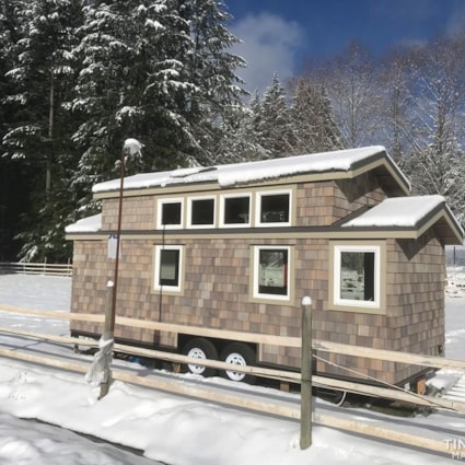 Exquisite Tiny Home on Wheels - Image 2 Thumbnail