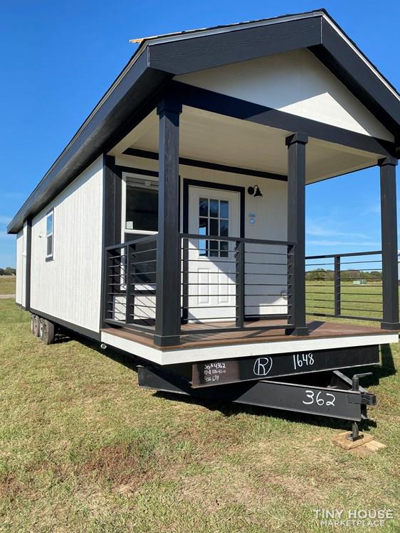 https://images.tinyhomebuilders.com/images/marketplaceimages/farmhouse-tiny-home--FZWJYXG9BS-02-1000x750.jpg