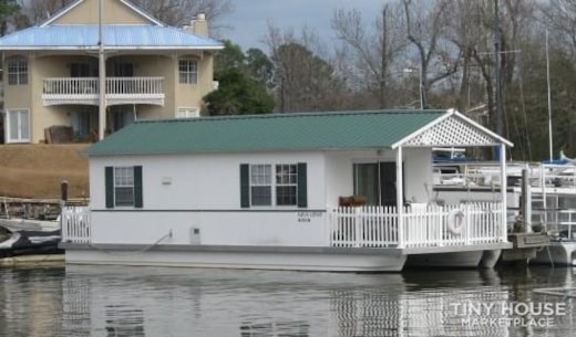 Floating Tiny Home on the beautiful Tchefuncte River, Mandeville, La.- $39,000