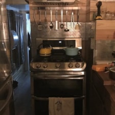 Full Sized Kitchen Tiny House Sleeps 6 - Image 6 Thumbnail