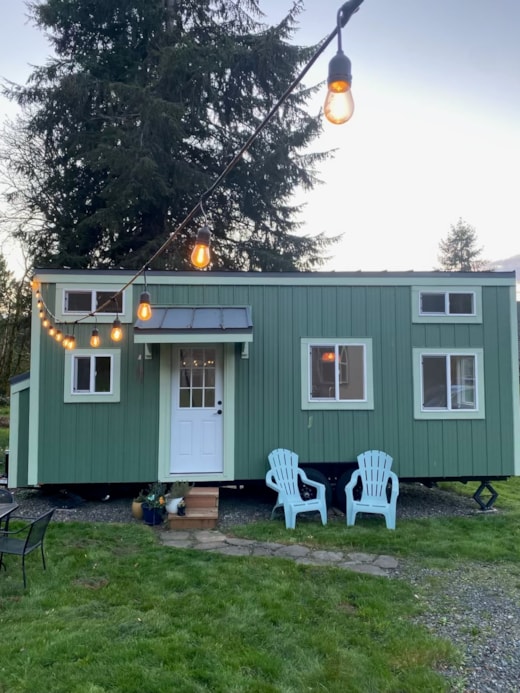 Gorgeous Green & New Tiny Home with Luxurious Tub!! Boring OR