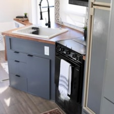 Gorgeous renovated 27’ trailer tiny home - Image 6 Thumbnail