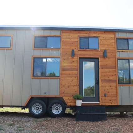 Immaculate, brand new custom built 28' Tiny Home - Image 2 Thumbnail