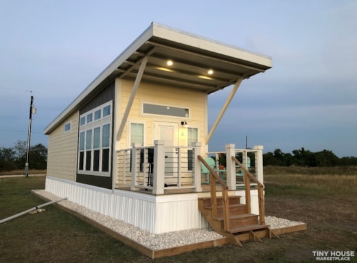 Immaculate, Fully Furnished RVIA Park Model Tiny Home 