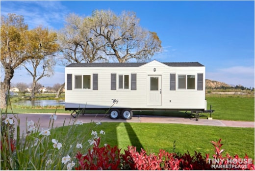 Introducing the "Lola 30" – Your Ideal Tiny Home!