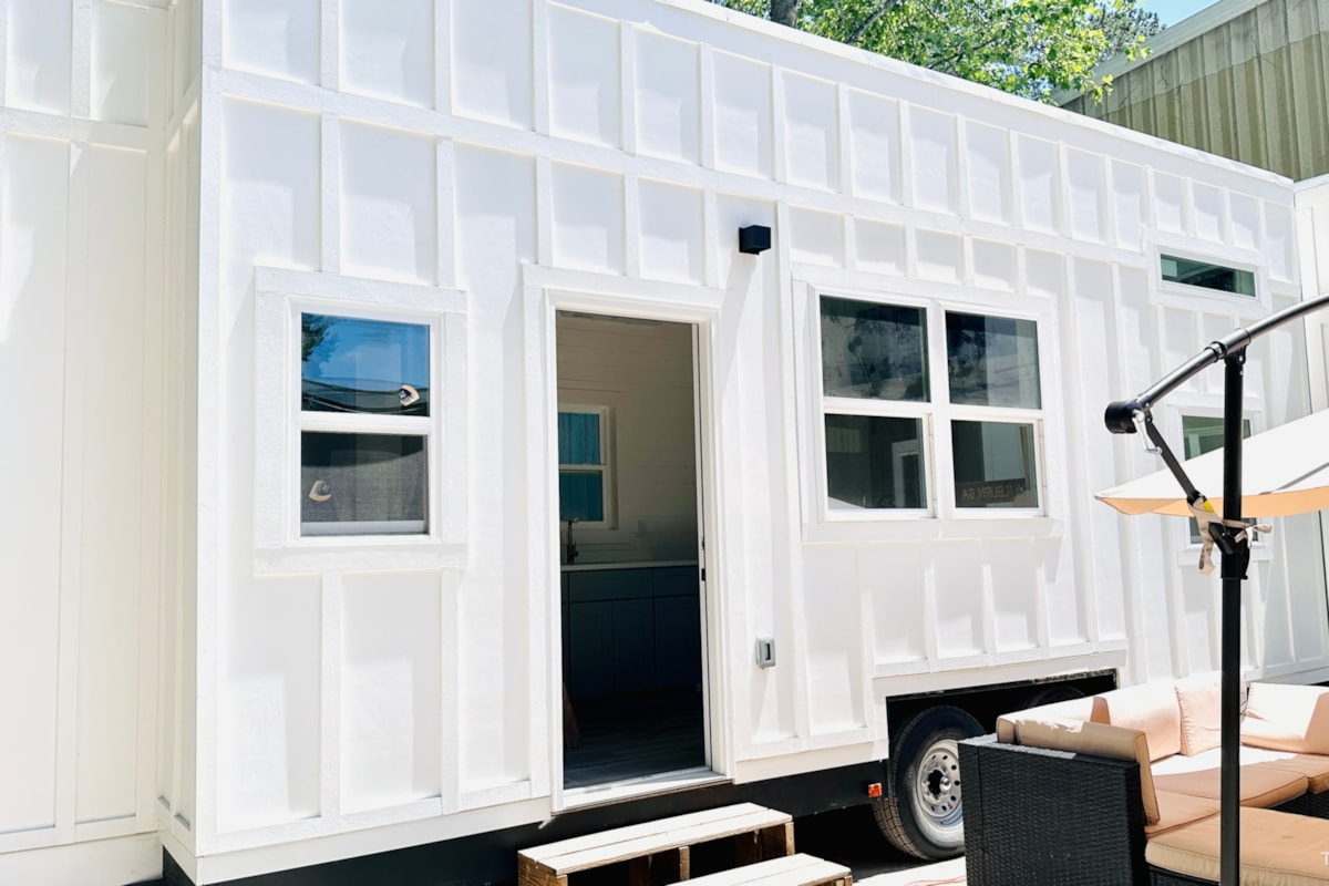Inviting 24' NOAH Certified Tiny Home on Wheels - Image 1 Thumbnail