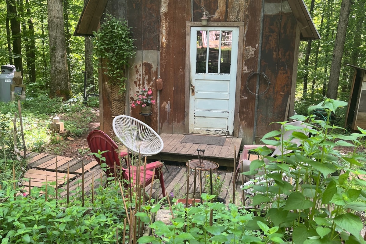 Iron John Artist/ Craftsman Cottage - Image 1 Thumbnail
