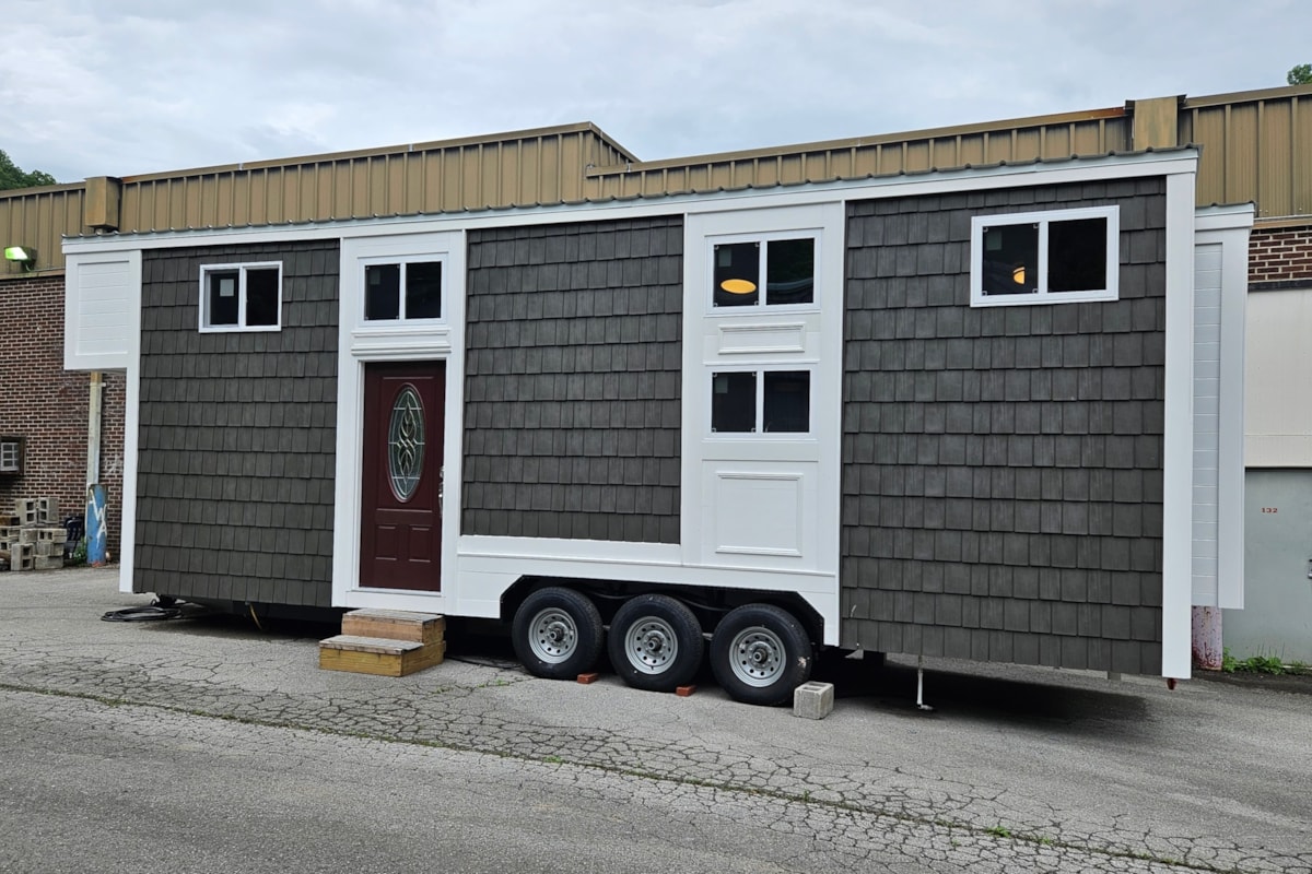 KVEC (Phelps) NEW 30ft THOW (Downstairs Bedroom)  - Image 1 Thumbnail