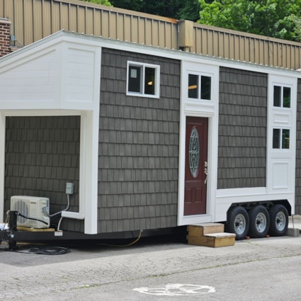 KVEC (Phelps) NEW 30ft THOW (Downstairs Bedroom)  - Image 2 Thumbnail
