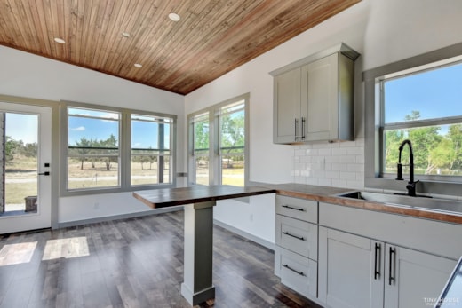 Modern Stylish Tiny Home in a gated 55+ lakeside community--Priced to sell!
