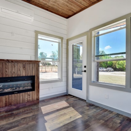 Modern Stylish Tiny Home in a gated 55+ lakeside community--Priced to sell! - Image 2 Thumbnail